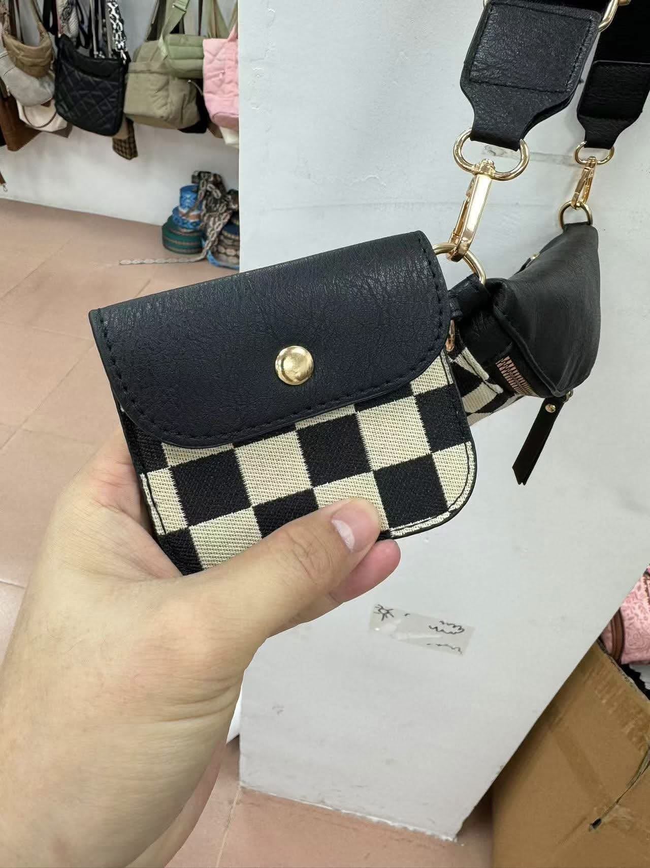 Half Circle Purse - 4B25061